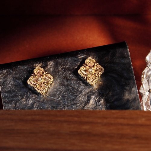 WhiteKuo高級珠寶訂製所 【WhiteKuo】18k金歐美復古皇室鑽石耳釘