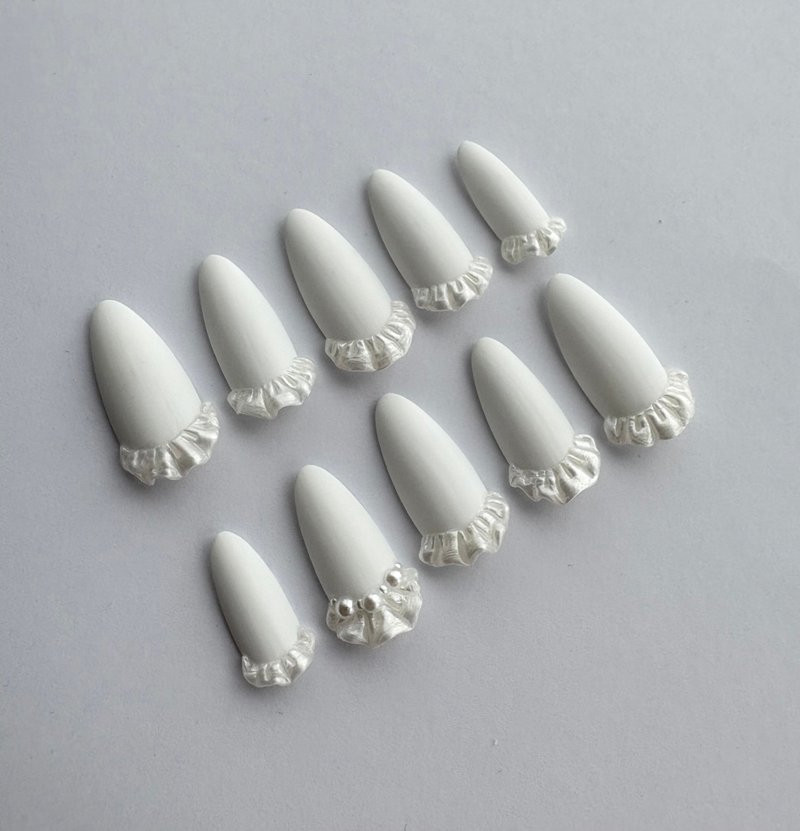 純白のフリル×パールネイル - 其他 - 塑膠 白色