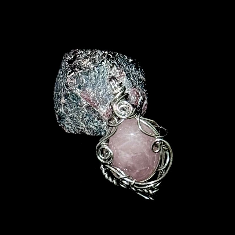 【Sweet Dream】 金屬編織 粉晶項鍊 - 項鍊 - 水晶 粉紅色