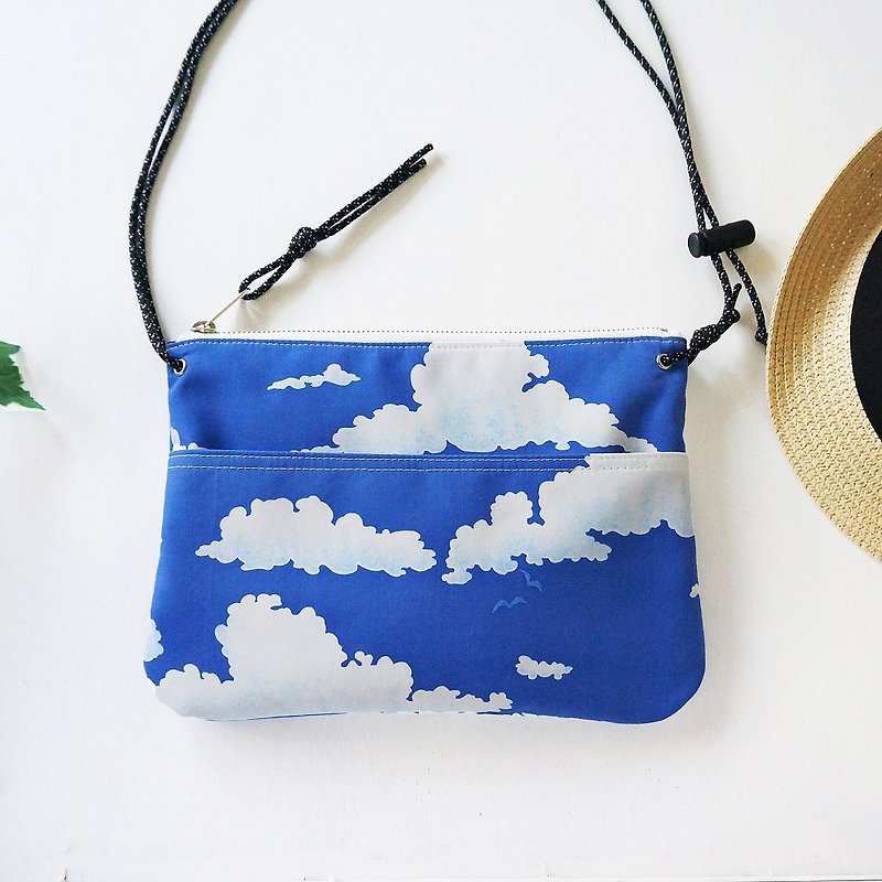 Blue sky and clouds　Shoulder bag - Messenger Bags & Sling Bags - Cotton & Hemp Blue