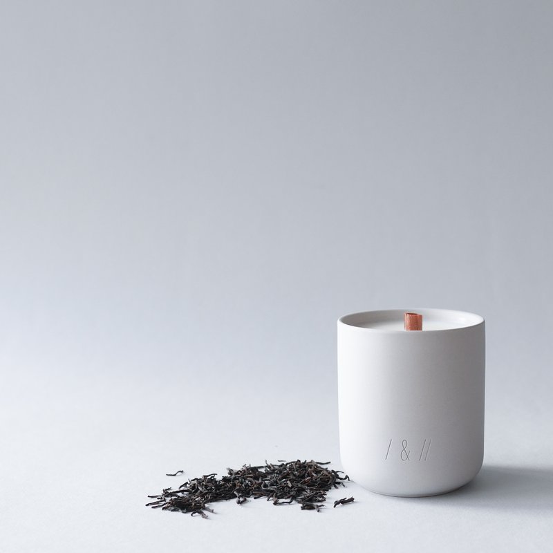 白茶 - 現在/this系列 | 香氛蠟燭| 陶瓷杯 | 40小時放鬆時刻 - 香氛蠟燭/燭台 - 蠟 灰色