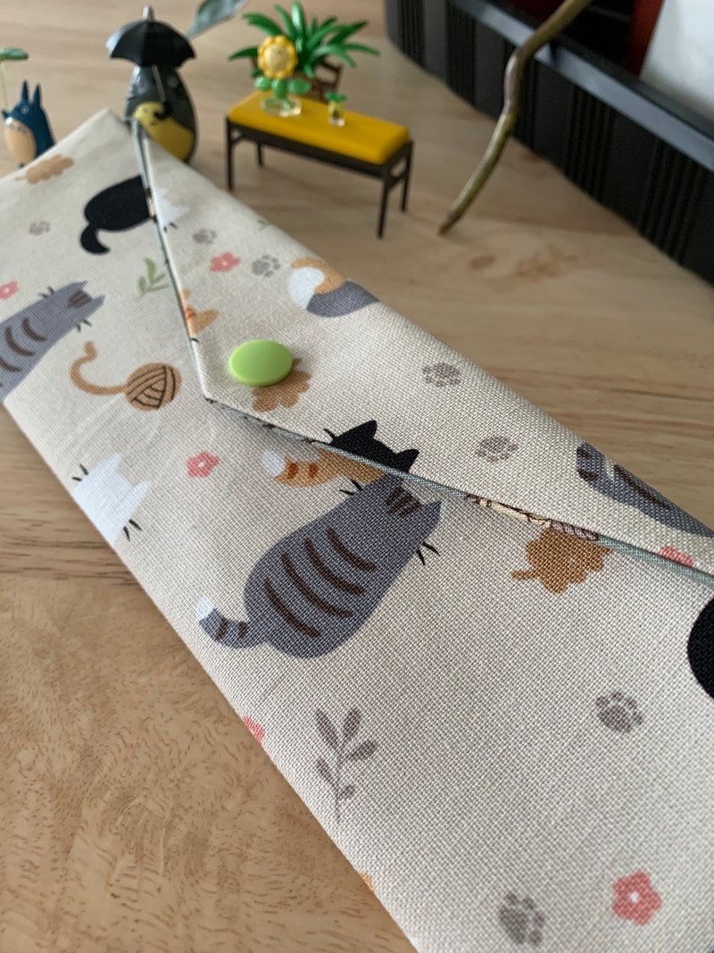 Wenqingfeng environmentally friendly pure cotton chopstick bag meditating cat original embryo rice full of happiness and carved leaves Japanese trend - กล่องเก็บของ - ผ้าฝ้าย/ผ้าลินิน ขาว