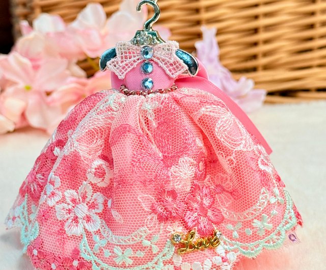 Xincheng Nuhong-絶妙なピンクのレースのドレスキーホルダー