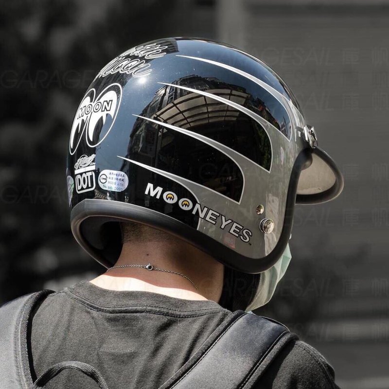 台灣限定2021年MOONEYES 4/3安全帽(黑色下標區) - 安全帽 - 其他材質 
