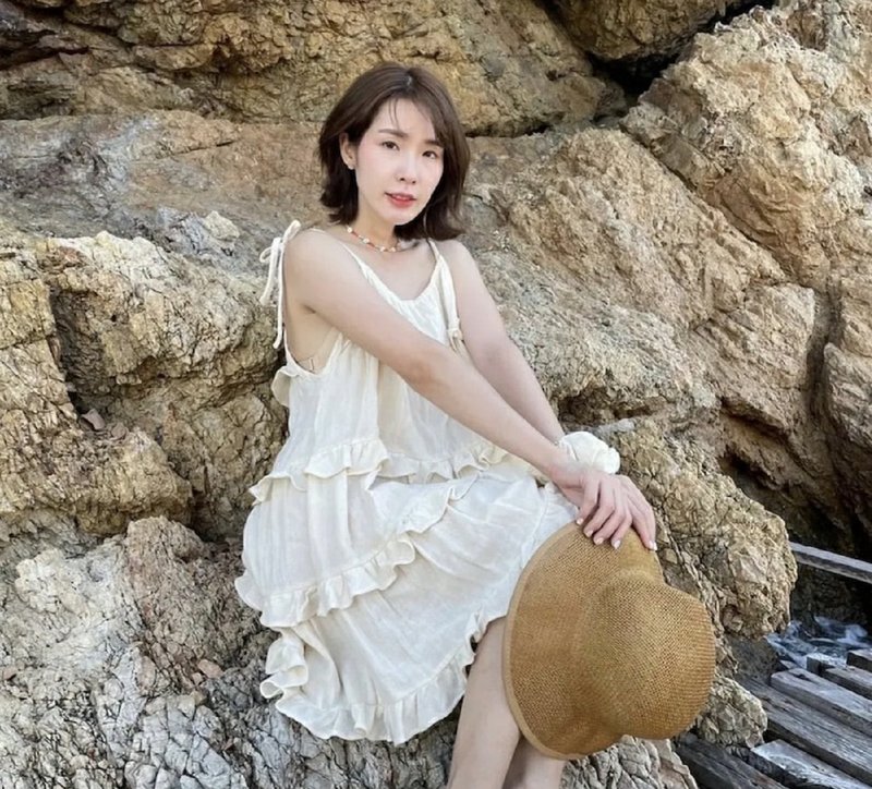 【棉麻手工藍染】吊帶上衣連衣裙/洋裝小個子 兩色 - 洋裝/連身裙 - 棉．麻 白色