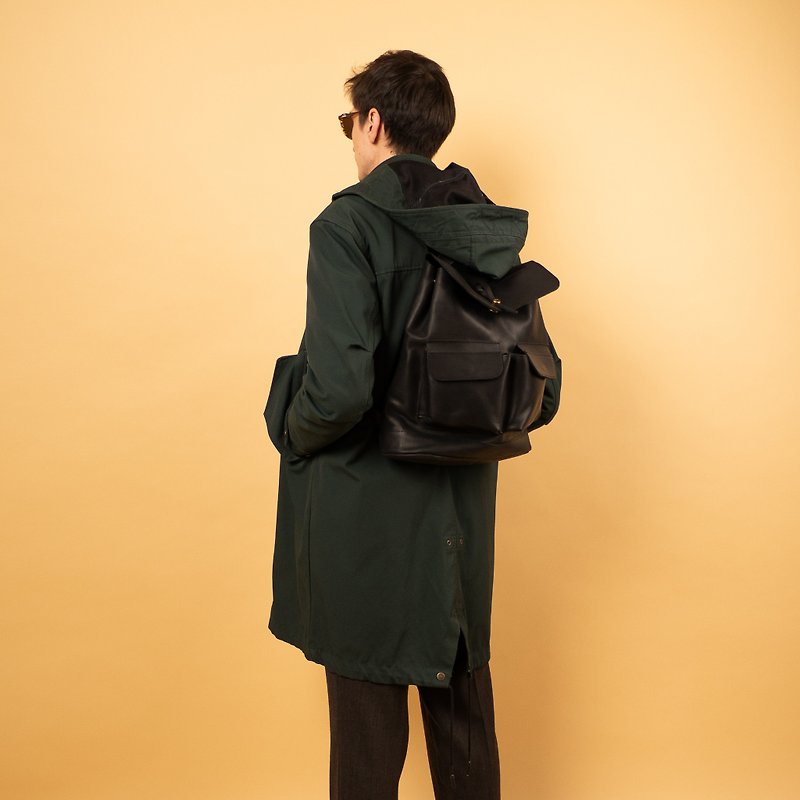 Handcrafted leather BACKPACK with cotton lining. Citi Rucksack - กระเป๋าเป้สะพายหลัง - หนังแท้ สีดำ