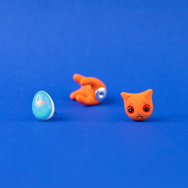 Bright Orange Cat Earrings - Polymer Clay Jewelry, Handmade and Hand Painted - ต่างหู - ดินเหนียว สีส้ม