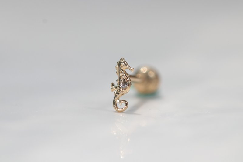 純14K 金海馬鎖珠耳環(單個)耳骨 耳窩 不退色 - 耳環/耳夾 - 貴金屬 金色