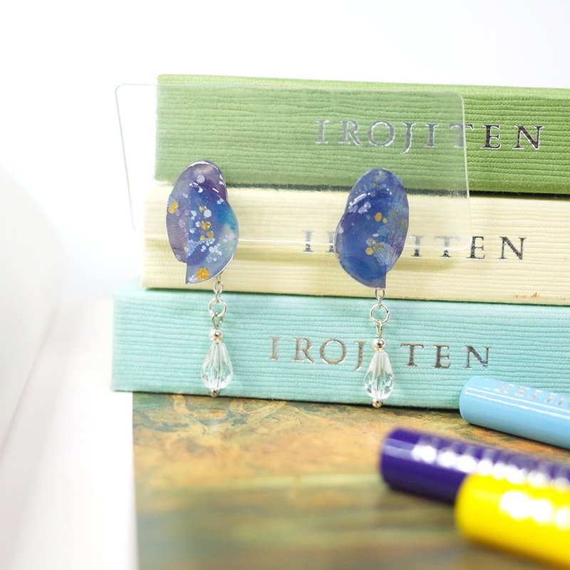 Nebula hand-painted on-ear earrings , Clip-On/ear needles - ต่างหู - วัสดุกันนำ้ สีน้ำเงิน