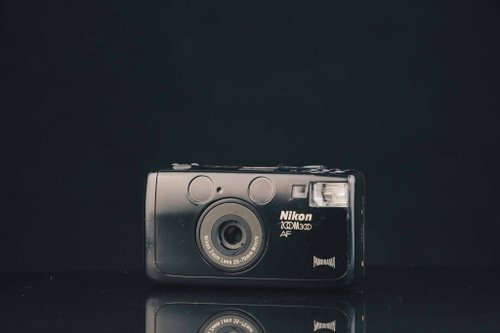 フィルムカメラ Nikon Zoom 300 AF Nikon Zoom 300 AF – dubblefilm