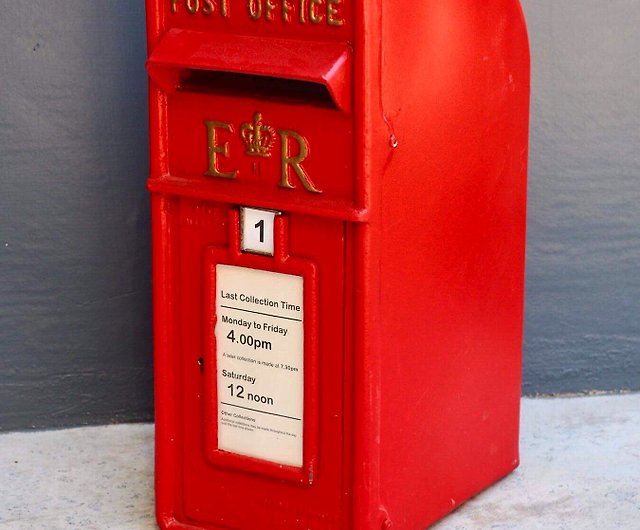 エリザベス2世女王の赤い鋳鉄製の郵便ポスト、新しい仕上げ、英国からの直接配達を事前注文する - ショップ reborn-antique vintage  store 置物 - Pinkoi