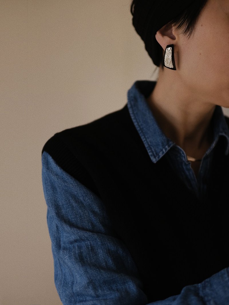 黑檀木|  黑檀木純手工990浮雕肌理銀片耳飾 耳釘 - 耳環/耳夾 - 木頭 黑色
