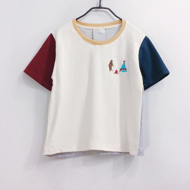 camping with a bear  embroidery crop top - tshirt - Women's T-Shirts - Cotton & Hemp Multicolor