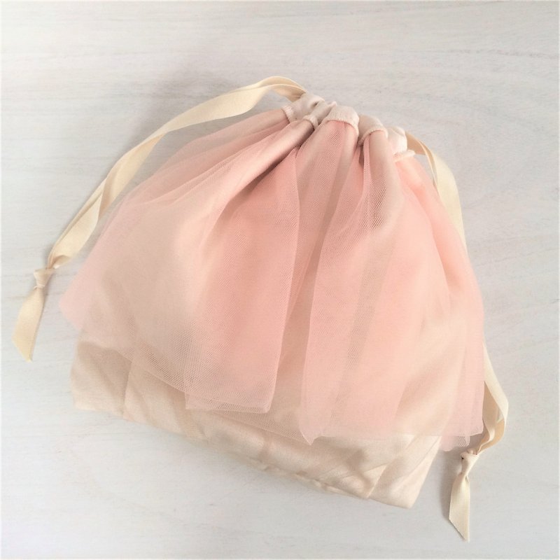 Double tulle pannier floral drawstring pink - กระเป๋าเครื่องสำอาง - เส้นใยสังเคราะห์ สึชมพู