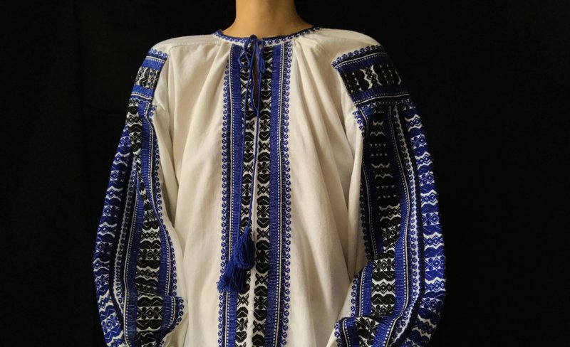 Romanian hand-embroidered top/shirt - เสื้อผู้หญิง - ผ้าฝ้าย/ผ้าลินิน 