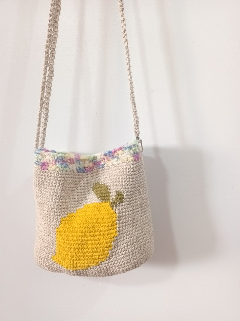 Customized/Collectible/Lemon Braided Side Back Bag - กระเป๋าแมสเซนเจอร์ - ผ้าฝ้าย/ผ้าลินิน 