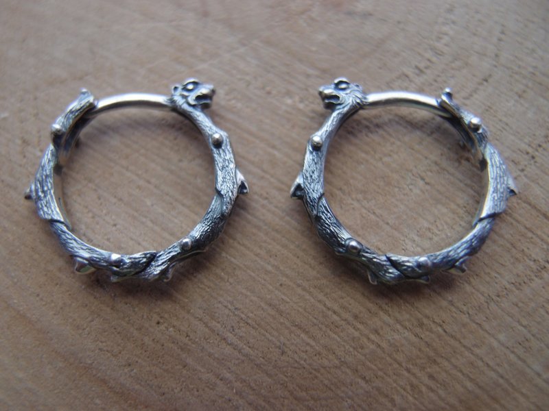 Griffin Sterling Silver large Hoop Earrings Pair 0.75 inch handcrated in Ukraine - 耳環/耳夾/耳骨夾 - 純銀 銀色