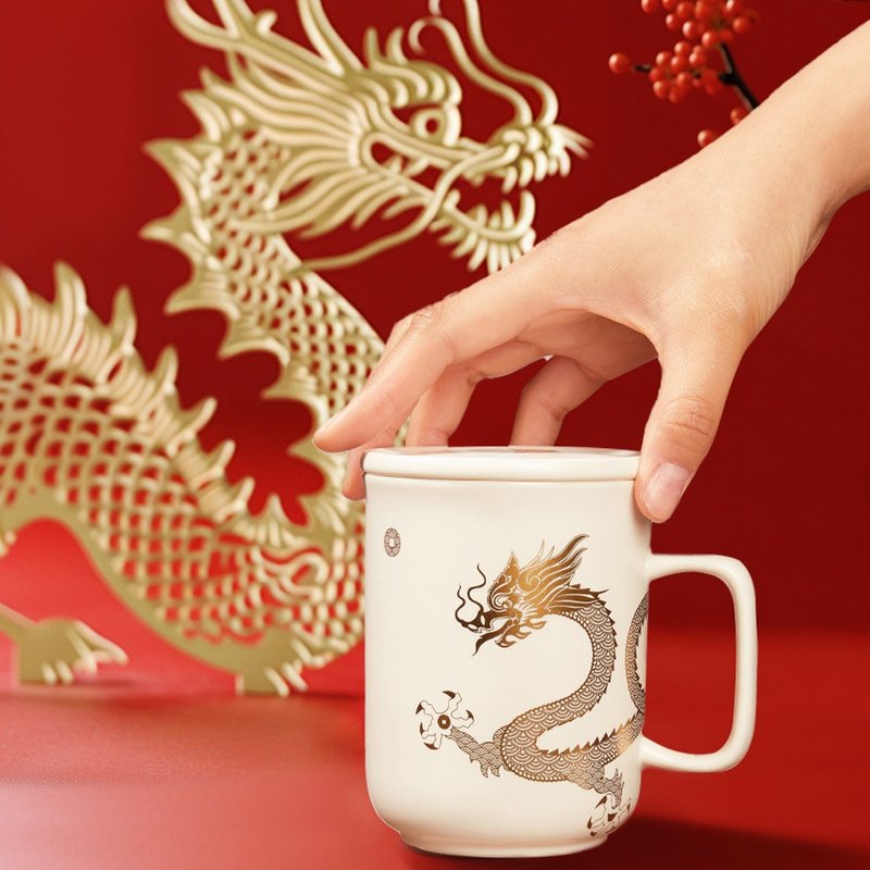 Qiantangxuan Living Porcelain | Lucky Golden Dragon Mug / Cover Included / 4 Colors 400ml - แก้วมัค/แก้วกาแฟ - เครื่องลายคราม หลากหลายสี