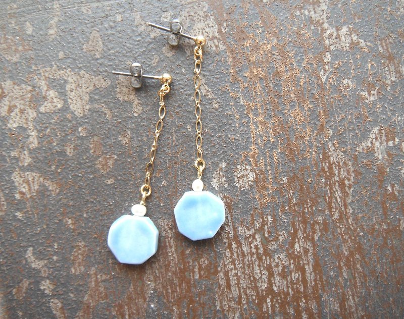 Shaking hexagonal pierce light blue - Earrings & Clip-ons - Pottery Blue