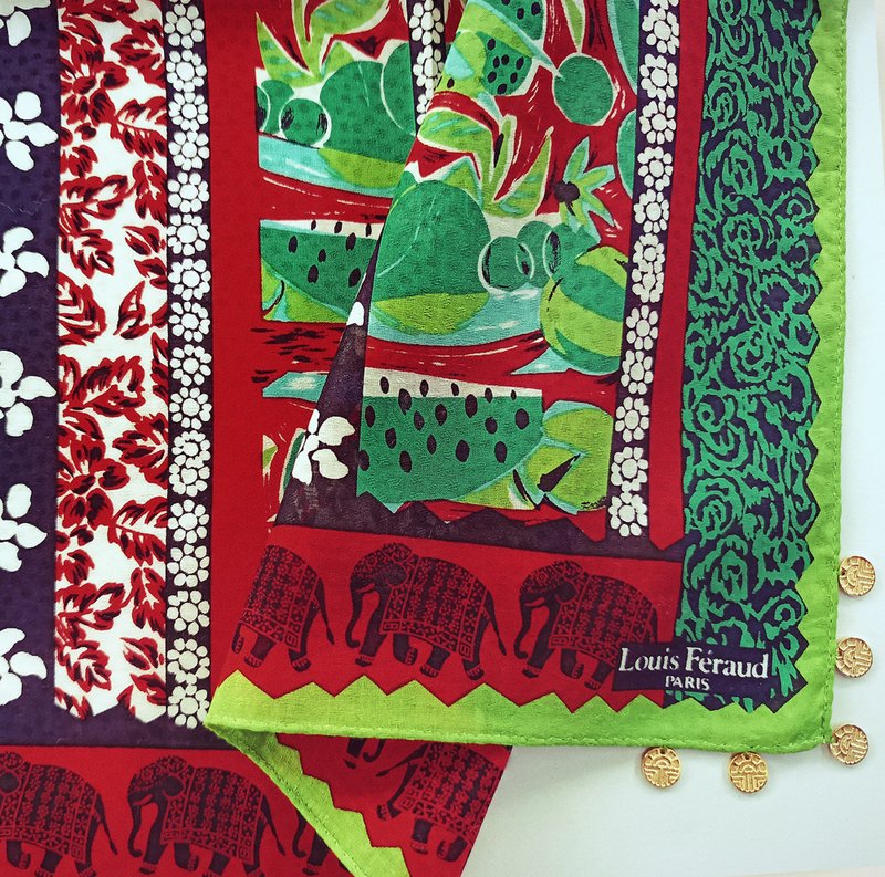 Louis Feraud Paris Vintage Handkerchief Elephants in Forest 19 x 19 inches - 手帕 - 棉．麻 紅色