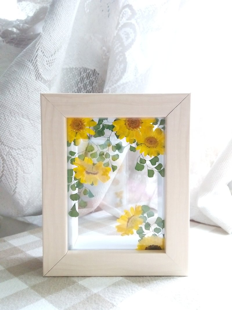Pressed flower artwork,Home Decor,layering in a box frame - ของวางตกแต่ง - ไม้ สีเหลือง