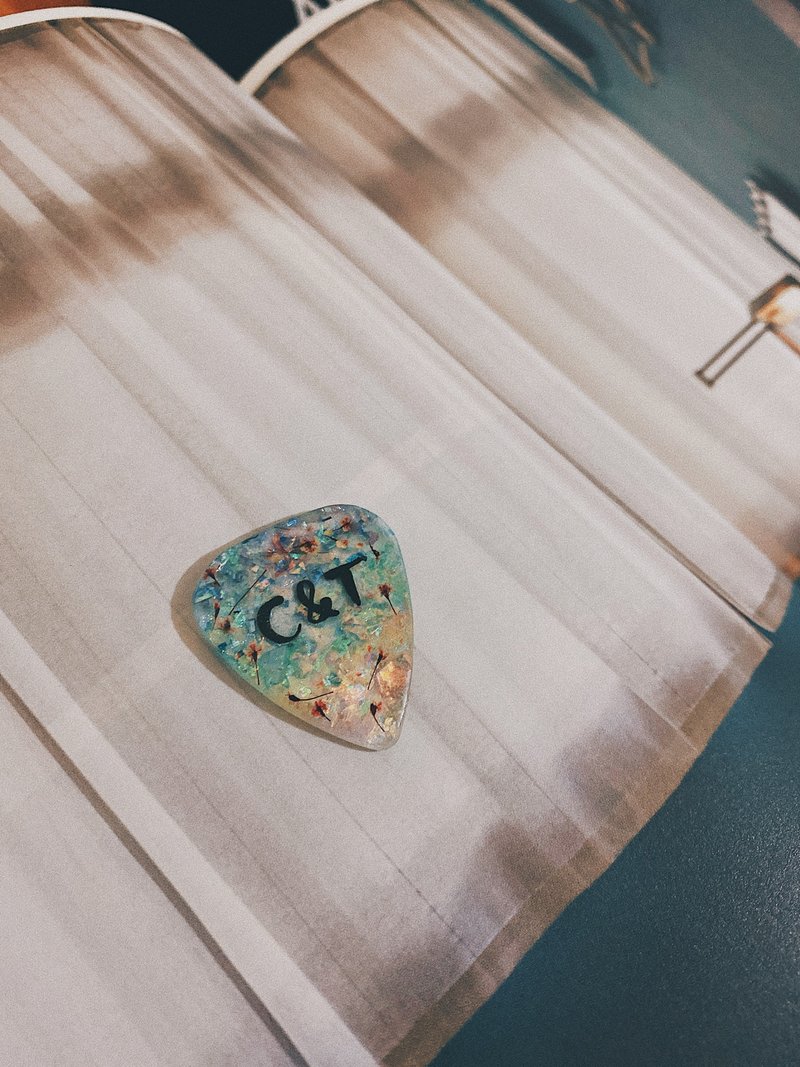 【客製化禮物】夜光押花彩虹結他撥片PICK - 吉他/樂器 - 樹脂 多色