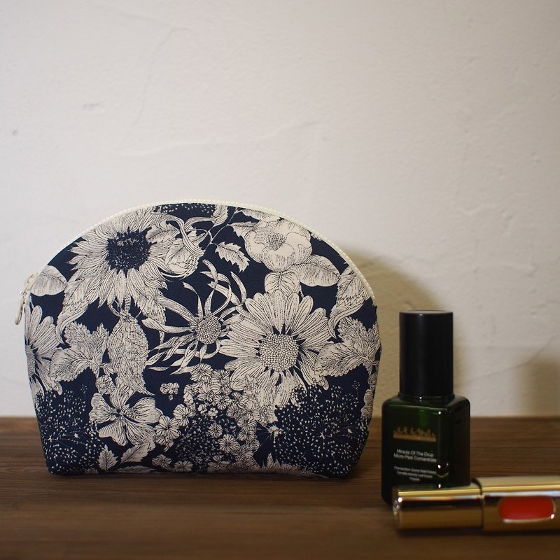 Mermaid series cosmetic bag / clutch / limited manual bag / sunflower / pre-order - Clutch Bags - Cotton & Hemp Blue