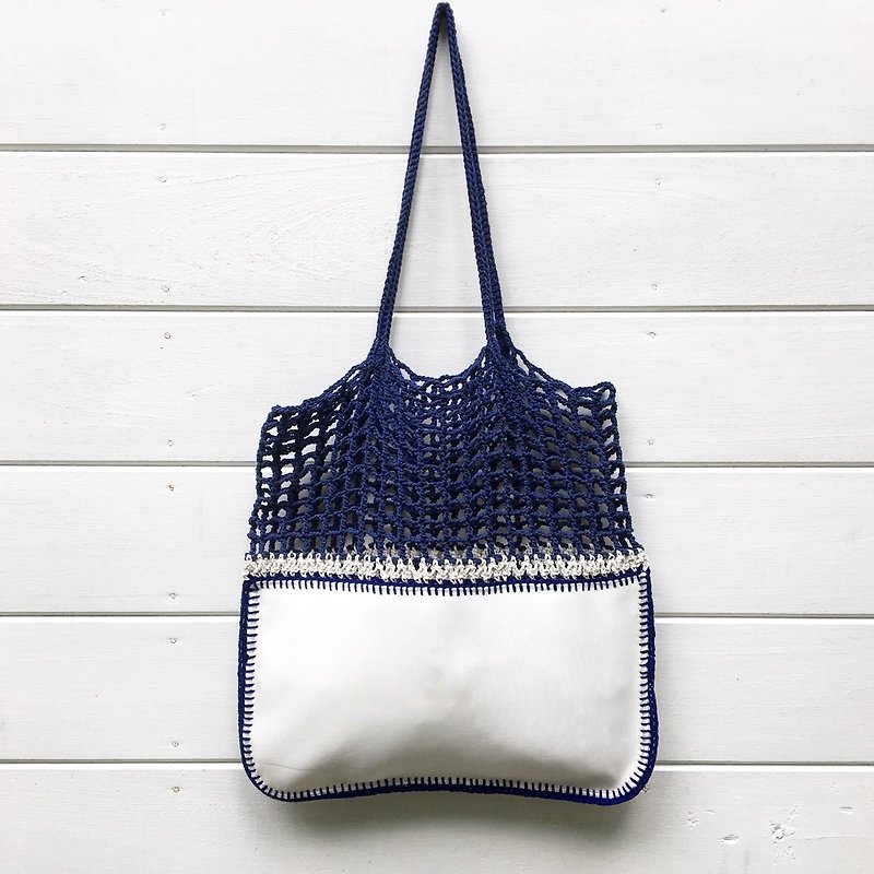 Navy-White Gradie Crochet Bag - กระเป๋าถือ - วัสดุอื่นๆ สีน้ำเงิน