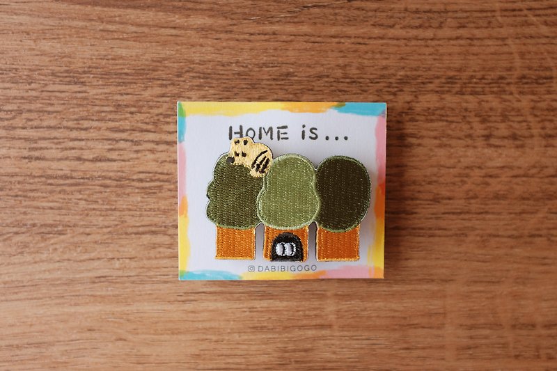 | Home is... | リス / 刺繍ピン - ブローチ - コットン・麻 グリーン