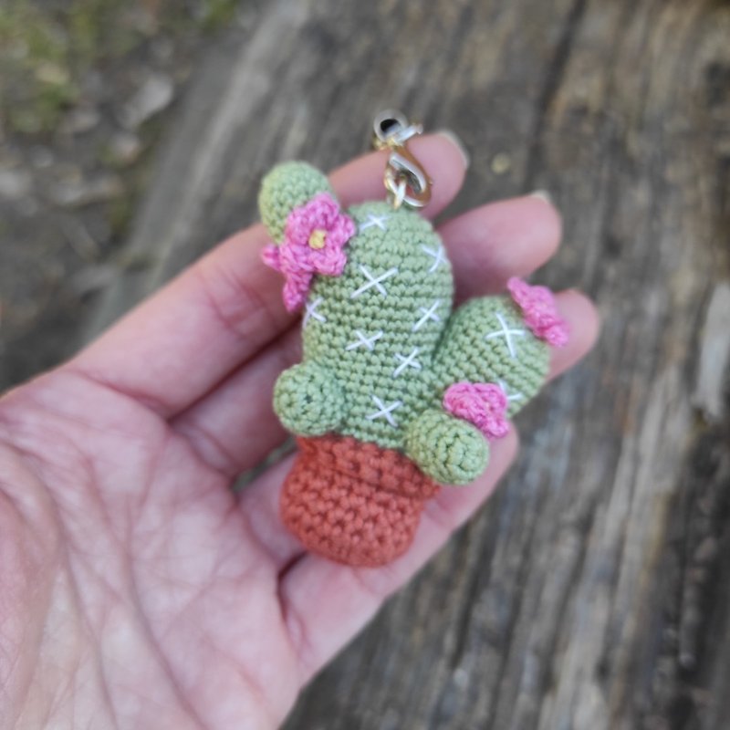 keychain handmade cactus, amigurumi - 鑰匙圈/鎖匙扣 - 繡線 綠色