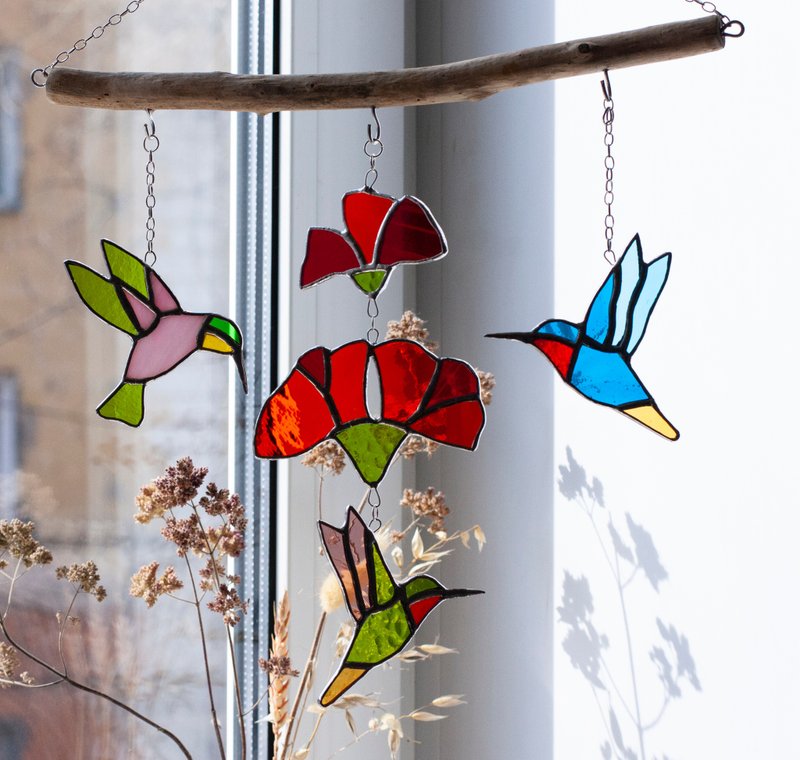 Baby Hummingbirds Suncatcher. Hanging stained glass window - Wall Décor - Glass Red