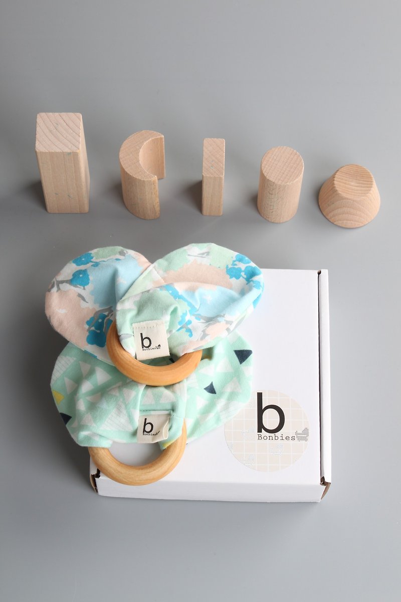 Natural Canadian wood circle bow. Toys. Teether soothes a set including two sets - ผ้ากันเปื้อน - ผ้าฝ้าย/ผ้าลินิน 