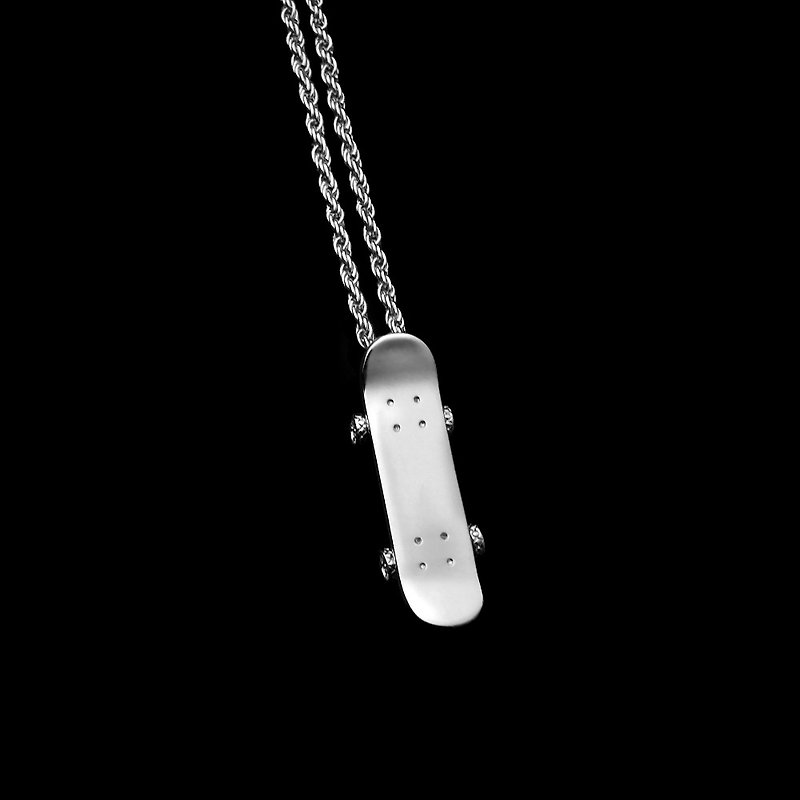 SOLO X CPTN HOOK. SKATEBOARD NECKLACE - Necklaces - Other Metals Silver