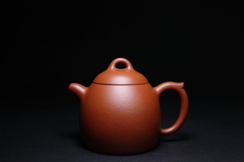 【秦權】國助工陳佳歡老師作品 黃龍山朱泥 280cc - 茶壺/茶杯/茶具 - 陶 紅色