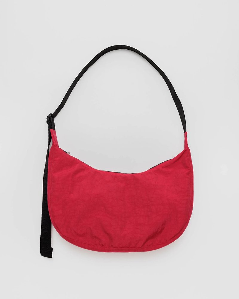 BAGGU - Recycled nylon cross-body moon bag - Medium - Candy Red - กระเป๋าแมสเซนเจอร์ - วัสดุกันนำ้ สีแดง