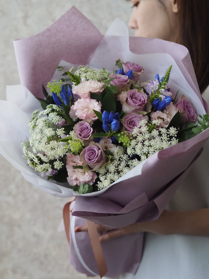 Tender Purple Rose Bouquet for Mother's Day - ช่อดอกไม้แห้ง - พืช/ดอกไม้ สีม่วง