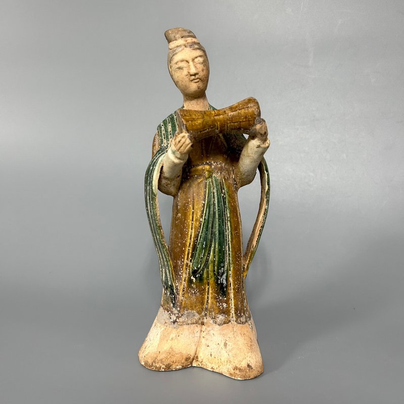 Tang Dynasty Tri-Colored Female Attendant Figurines - ของวางตกแต่ง - ดินเผา สีกากี