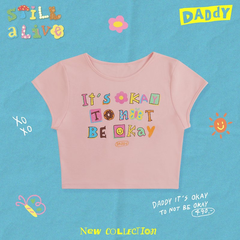 Daddy Its Okay To not be okey Crop Top - เสื้อยืดผู้หญิง - วัสดุอื่นๆ สึชมพู