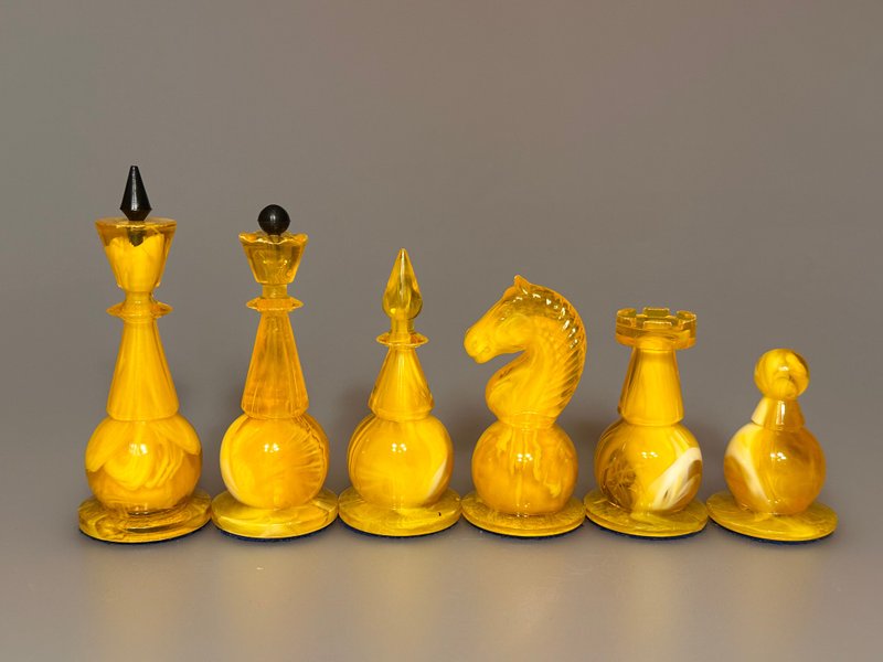 Amber (ambroid) chess, vintage USSR 1970ies - 桌遊/卡牌 - 塑膠 黃色
