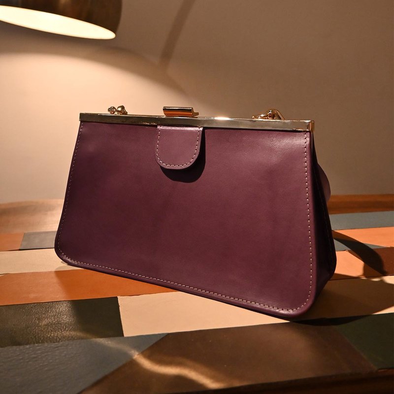 [Remember Me] Retro Texture Leather Trapezoidal Mouth Gold Bag_Purple Kite Red - กระเป๋าถือ - หนังแท้ สีแดง