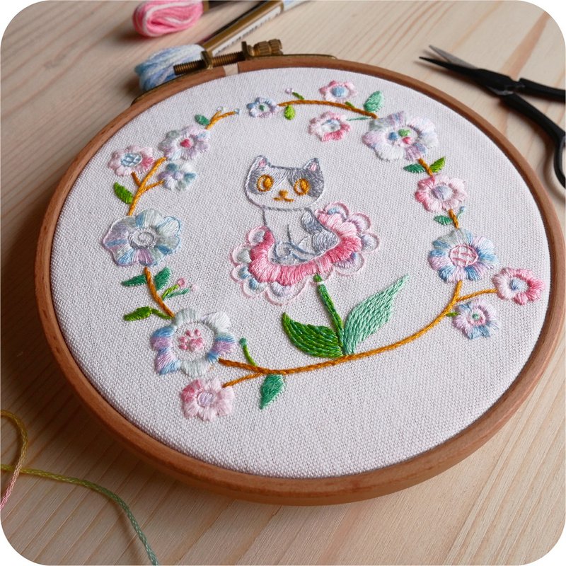 【基礎刺繡線上課】刺繡材料包、繡框寄到家-貓咪的小種子們 - 編織/羊毛氈/縫紉 - 棉．麻 