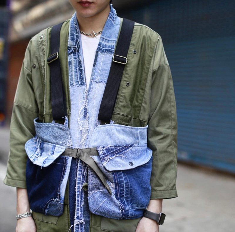 Denim patchwork hunting vest - เสื้อกั๊กผู้ชาย - ผ้าฝ้าย/ผ้าลินิน สีน้ำเงิน