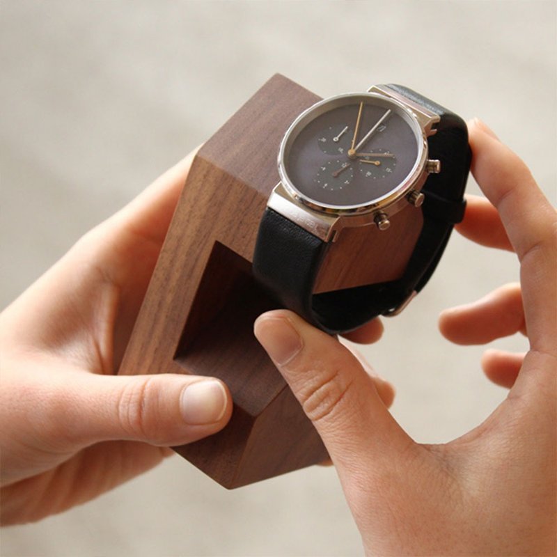 【預購】原木房屋造型手錶架 - 其他 - 木頭 咖啡色