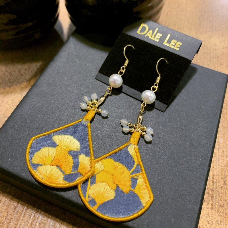 Freshwater pearl, white chalcedony, double-sided ginkgo embroidery, 14K gold ear hook - Earrings & Clip-ons - Thread Yellow