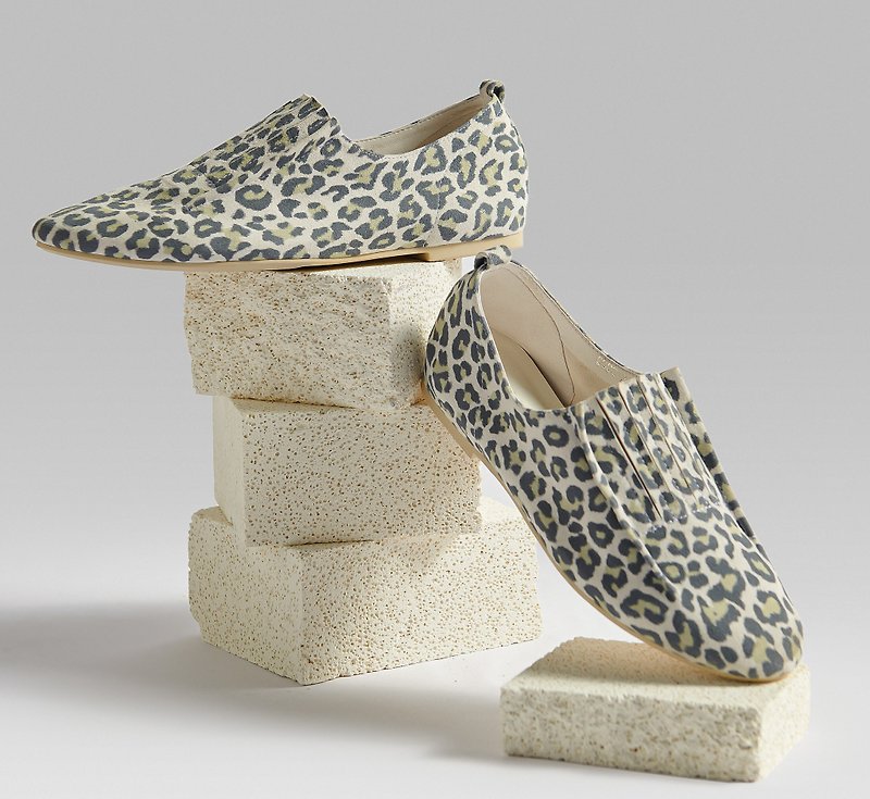 Leopard printed loafers - รองเท้าอ็อกฟอร์ดผู้หญิง - หนังแท้ หลากหลายสี