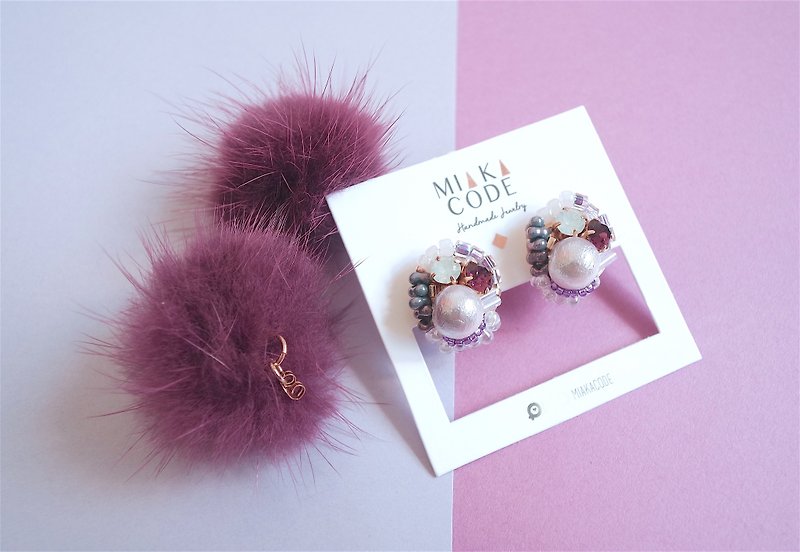 Handmade beaded Swarovski crystal gradient cotton wool purple fur ball Japan anti-allergic ear / ear clip - ต่างหู - วัสดุอื่นๆ สีม่วง