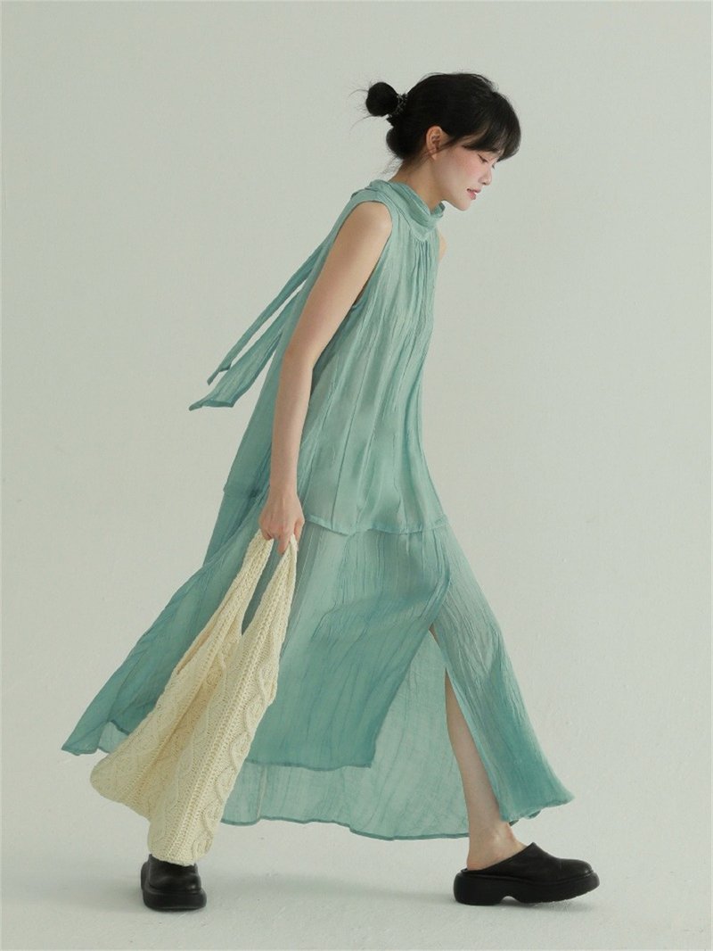 Water blue ramie back tie slit dress elegant halterneck sleeveless vest dress holiday dress - ชุดเดรส - ผ้าฝ้าย/ผ้าลินิน สีน้ำเงิน