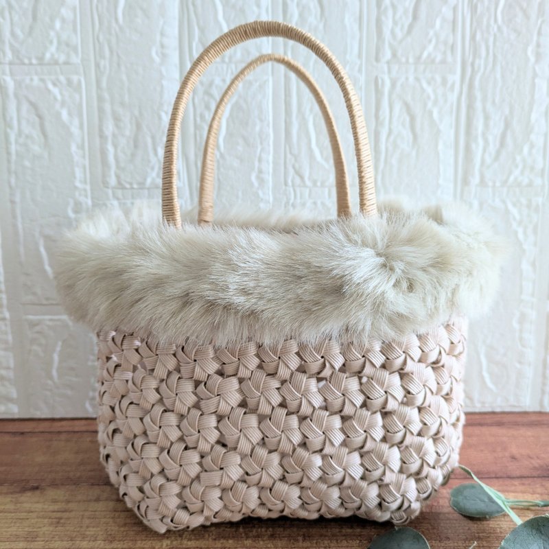 ファー付きクラフトバンドの花結びカゴバッグ #ムースピンク#クリスマス#パーティ#食事会 - 手提包/手提袋 - 紙 粉紅色