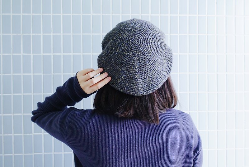 Grayish violet beret with dotted yarn - หมวก - ขนแกะ สีน้ำเงิน