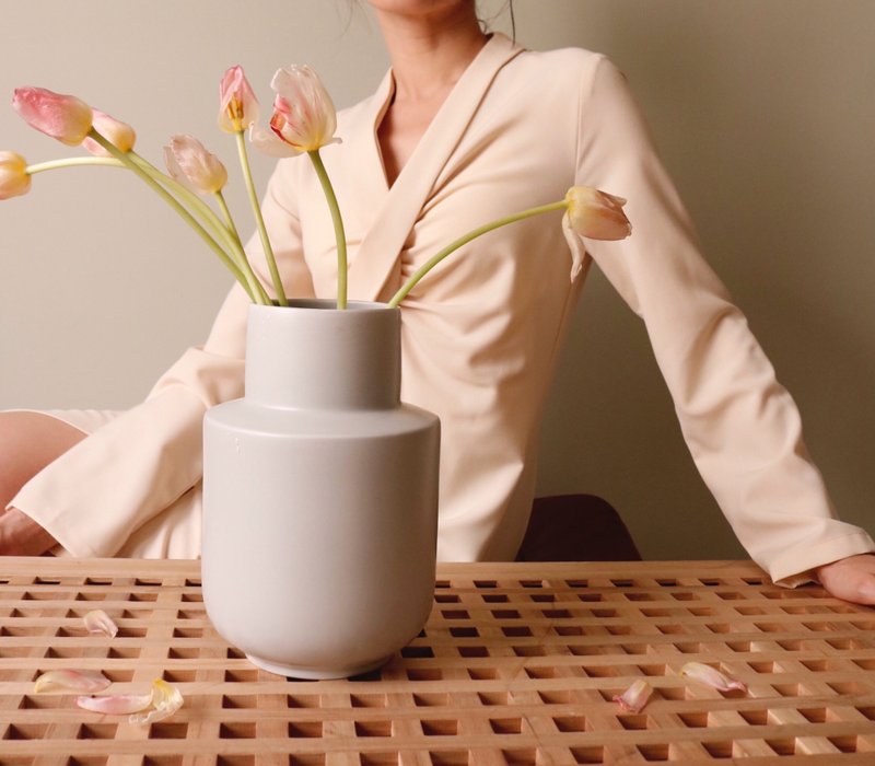 都會女子輕奢米白精紡羊毛圍巾領開衩洋裝 - 洋裝/連身裙 - 羊毛 